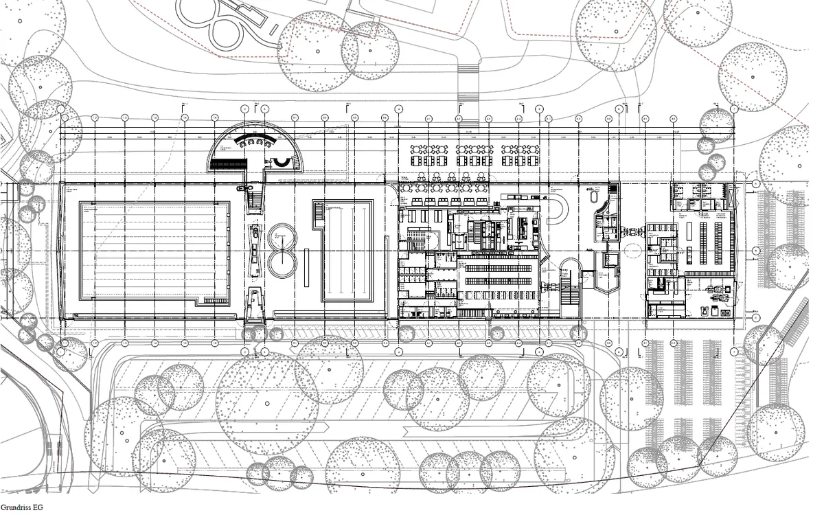 Links das 25-Meter-Becken mit sechs Bahnen, daneben das Kinderplanschbecken, das beheizte Aussenbecken und das Mehrzweckbecken mit Hubboden. Grundrissplan eines Freibads.